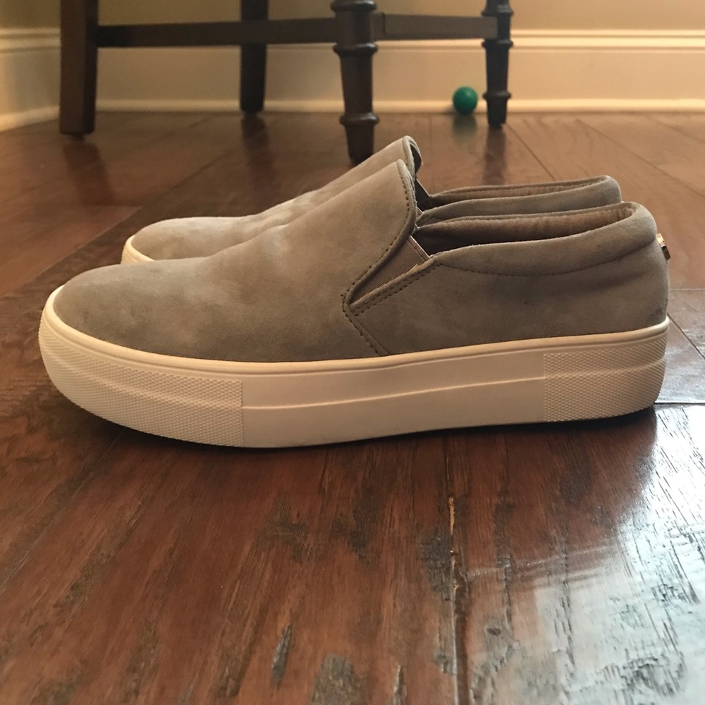 Grey Steve Madden Gills